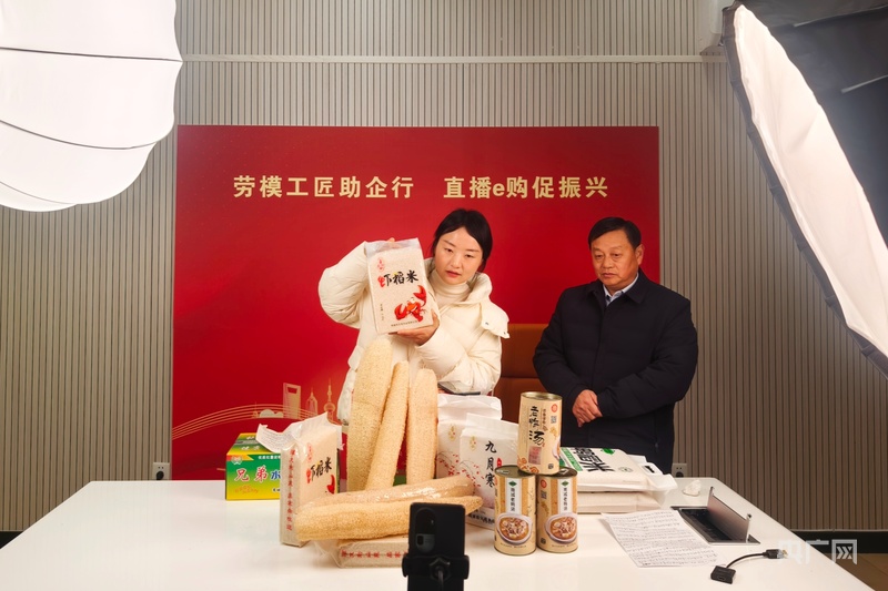 信阳举办首届劳模工匠直播技能竞赛活动(图3)