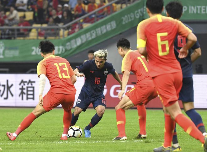 国足被放弃央视宣布不播生死战球票难卖资源全失！(图5)
