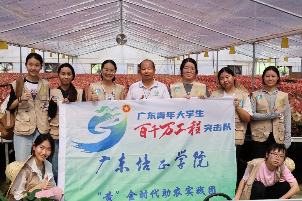 黄金时代实践团创新直播形式 助力盆景艺术数字化传播(图5)
