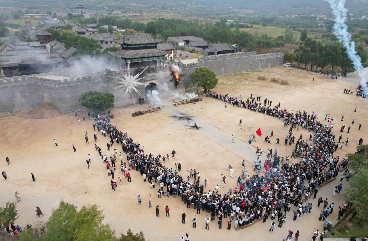 看长安月光与李白对饮“时空记者”忽然火了(图2)
